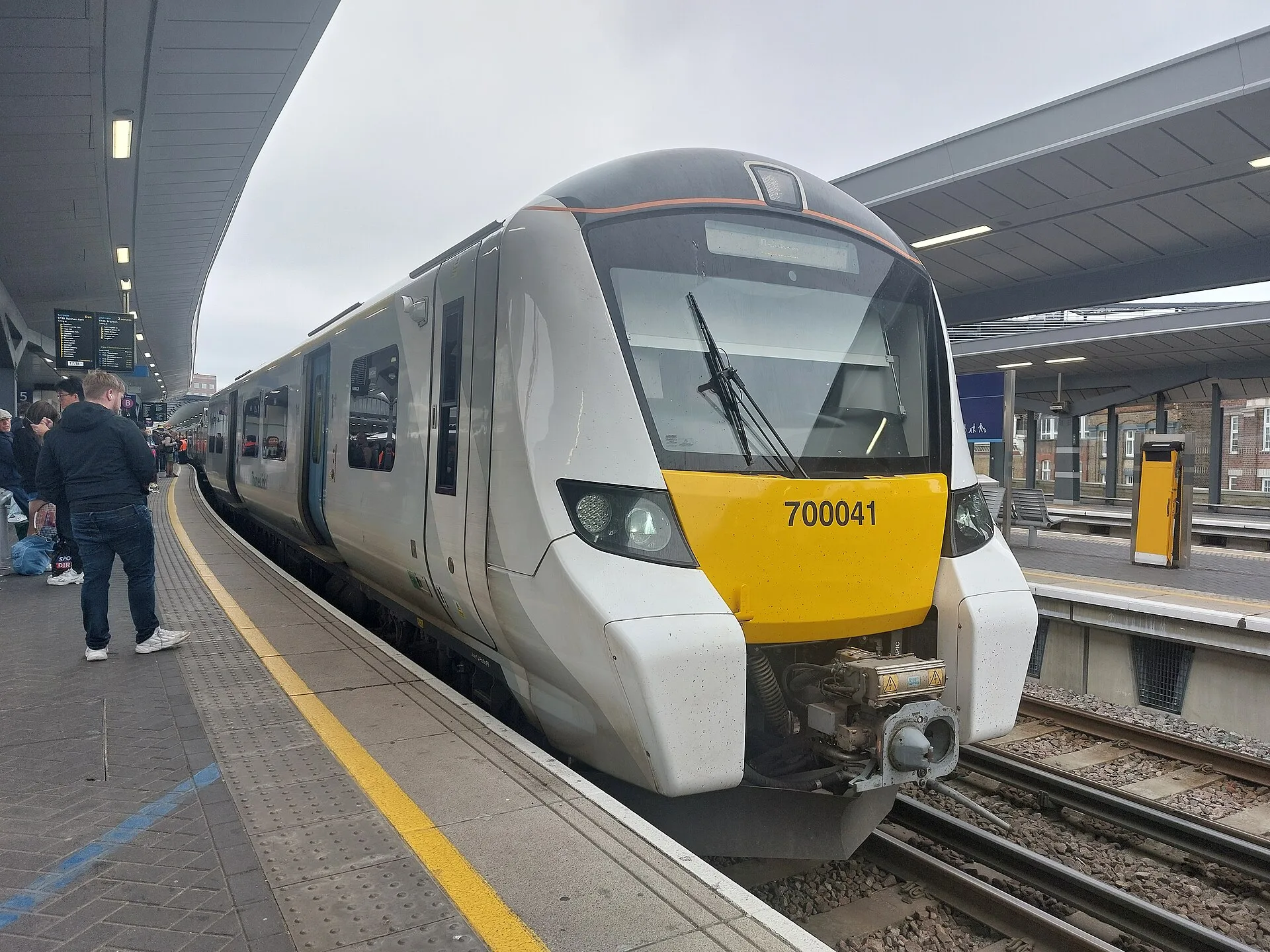 Un train Thameslink à quai en gare de London Bridge