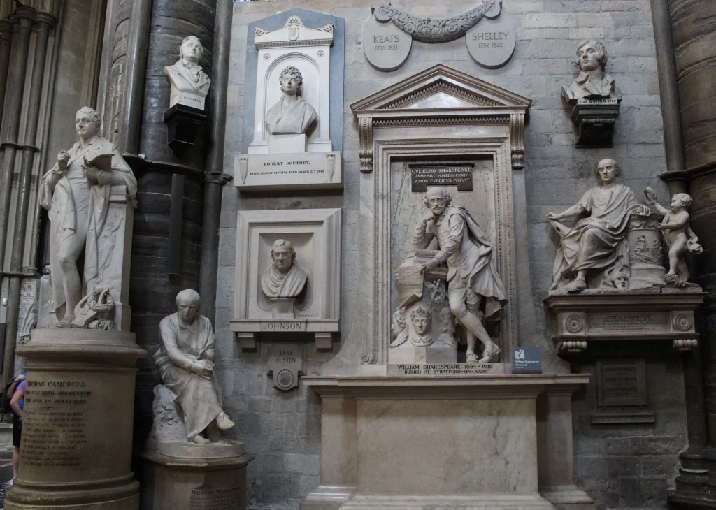 Les monuments funéraires de Poets' Corner, dans le transept sud de l'abbaye de Westminster