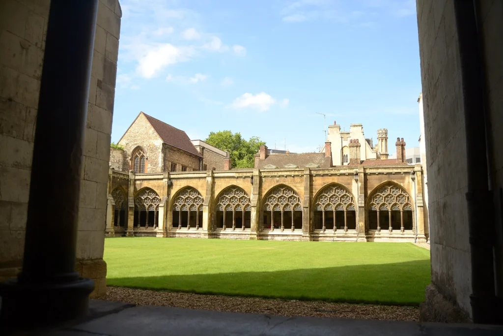 Les grands cloîtres de l'abbaye de Westminster