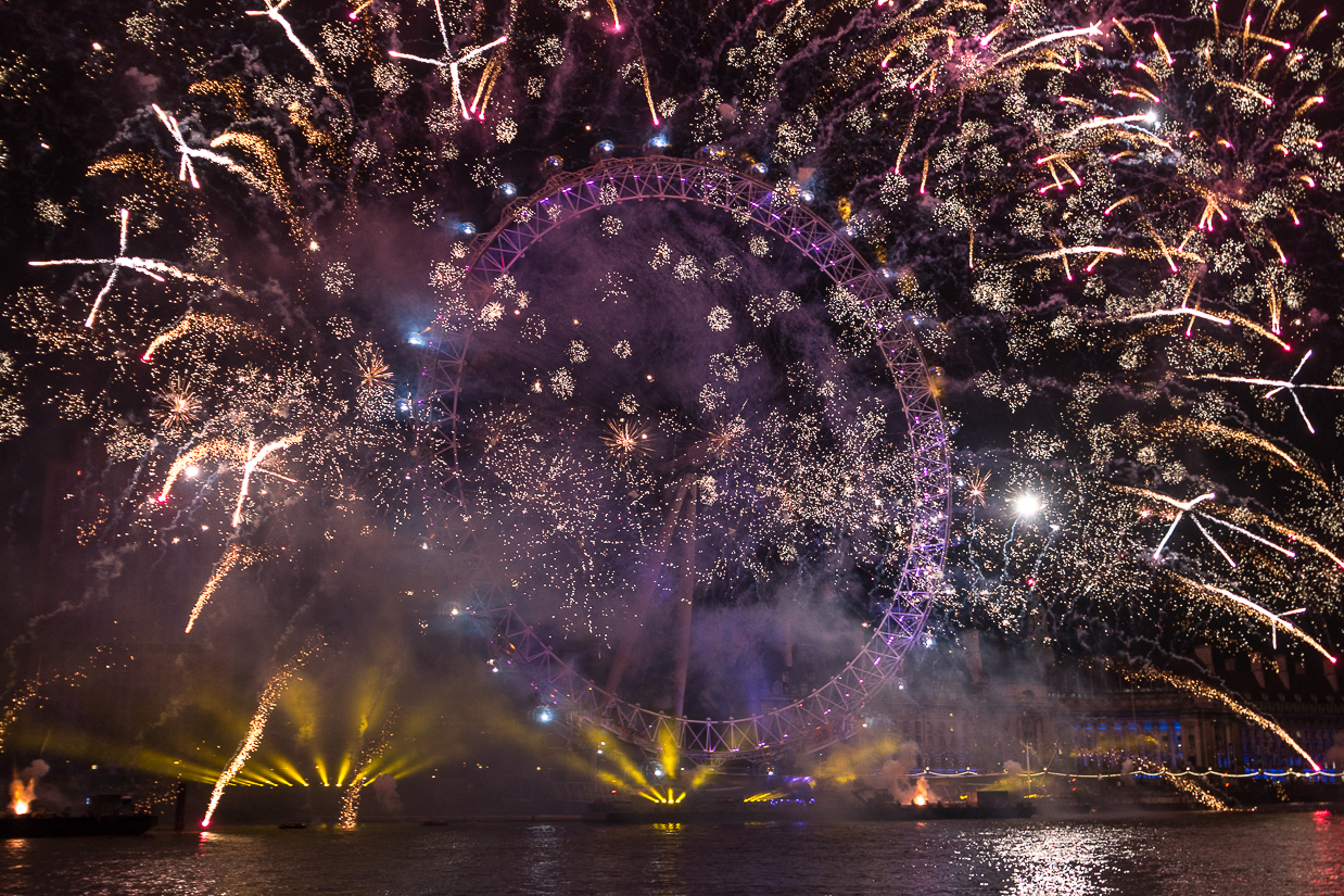 Feu d'artifice du Nouvel an face au London Eye