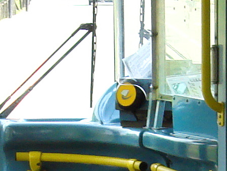 Le lecteur où l'on badge en montant dans un bus londonien