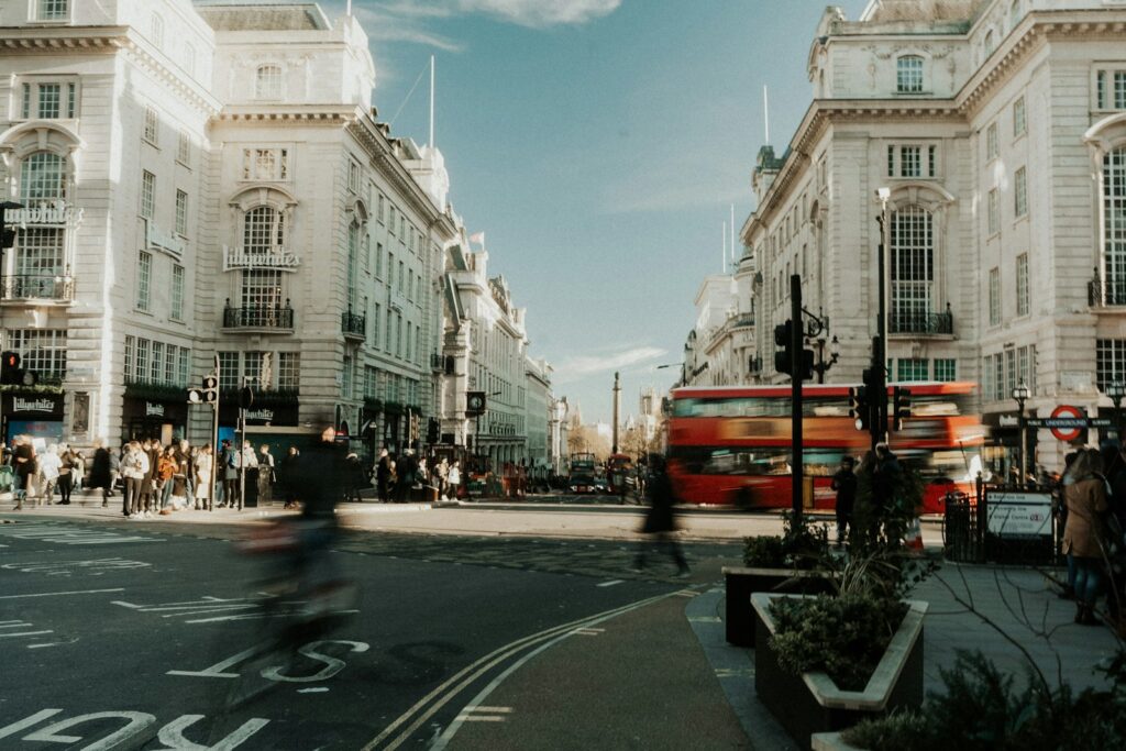 Bus rouge sur Oxford Street, à Londres
