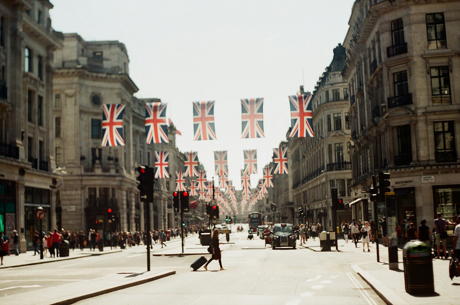 Oxford Street décorée de drapeaux britanniques