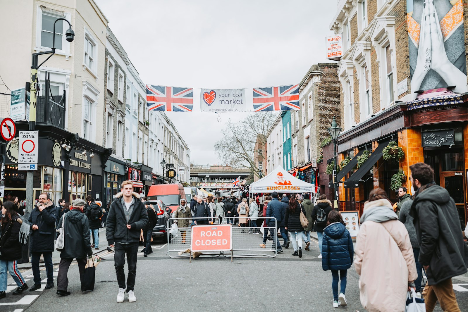 Portobello Road et ses boutiques à Notting Hill
