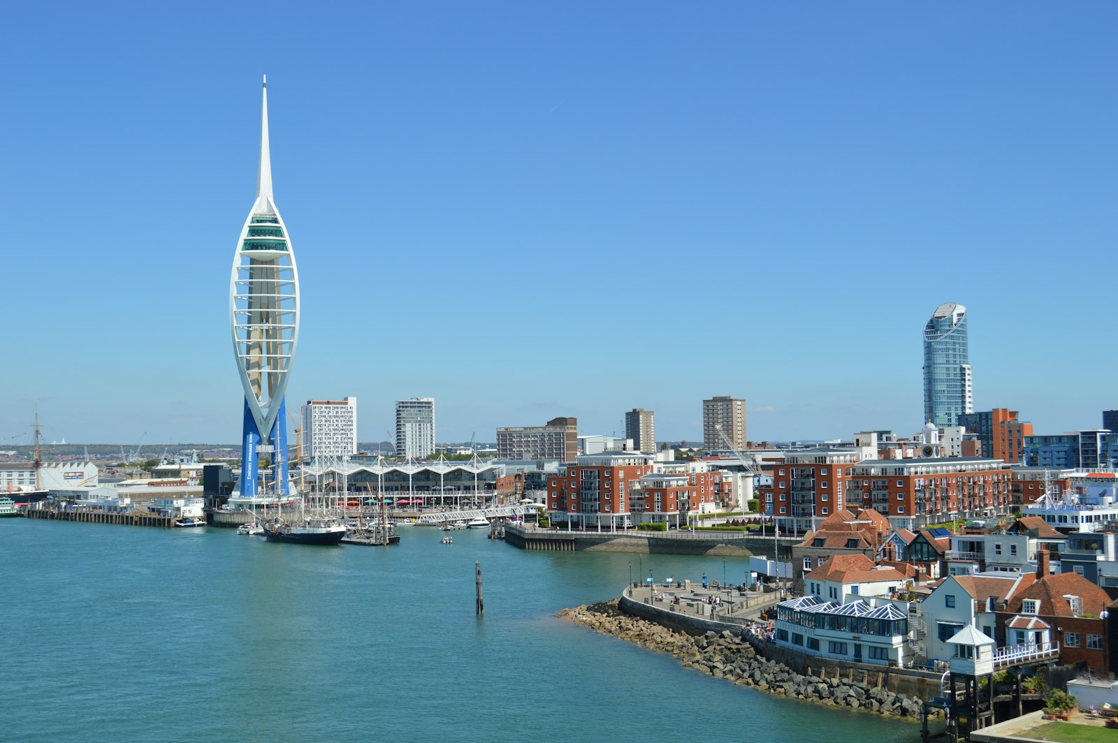 La Spinnaker Tower et le port de Portsmouth