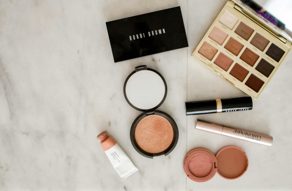 Palette de maquillage et produits de beauté