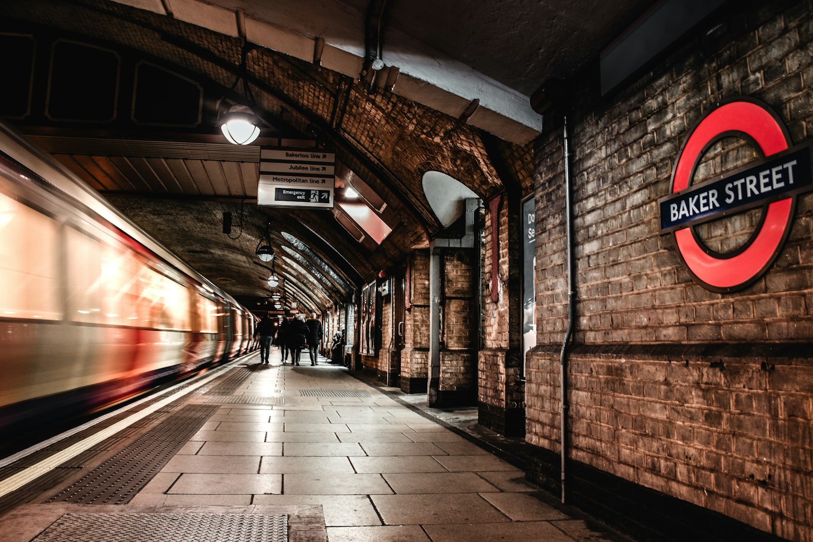 Le quai de la station Baker Street du métro de Londres
