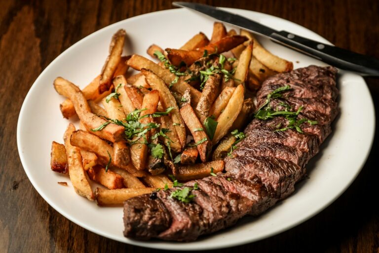 Steak frites, le classique des restaurants français