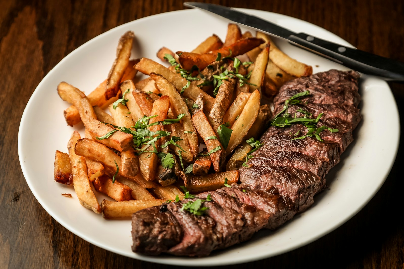 Steak frites, le classique des restaurants français